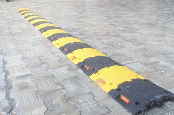 Plastic Speed Breaker Manufacturers, Suppliers, Exporters, Dealers, Traders in India