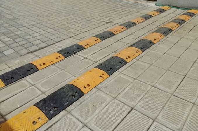 Rubber Speed Breaker Manufacturers, Suppliers, Exporters, Dealers and Traders in India